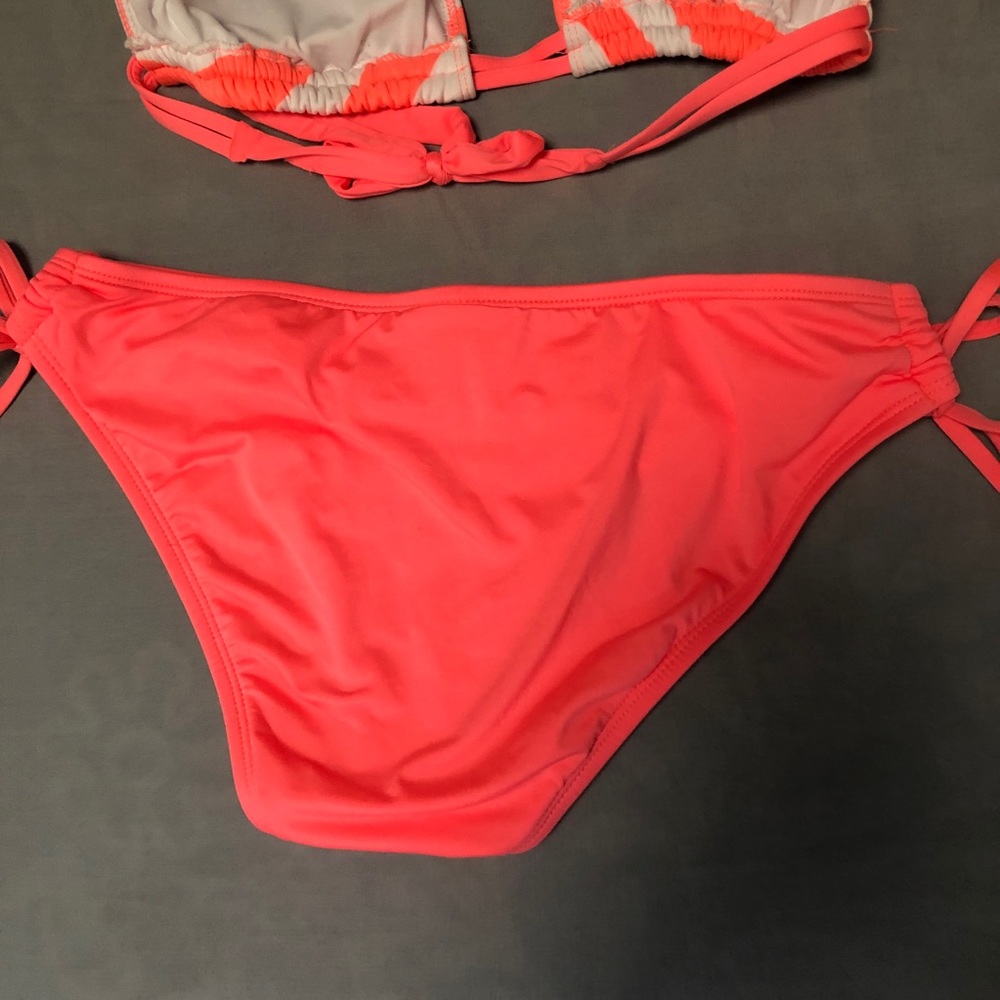 Bikini - Picture 5 of 5